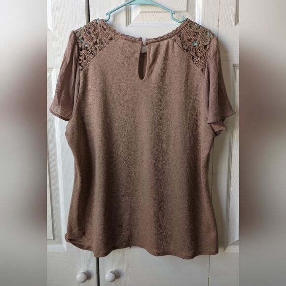 Flower and Feather women's blouse - Picture 7 of 8